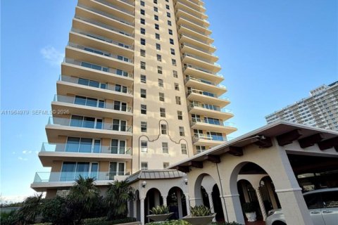 Condominio en alquiler en Hallandale Beach, Florida, 2 dormitorios, 181.62 m2 № 2026345 - foto 19
