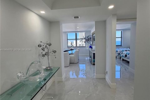Condominio en alquiler en Hallandale Beach, Florida, 2 dormitorios, 181.62 m2 № 2026345 - foto 8