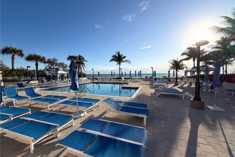 Condominio en alquiler en Hallandale Beach, Florida, 2 dormitorios, 181.62 m2 № 2026345 - foto 26