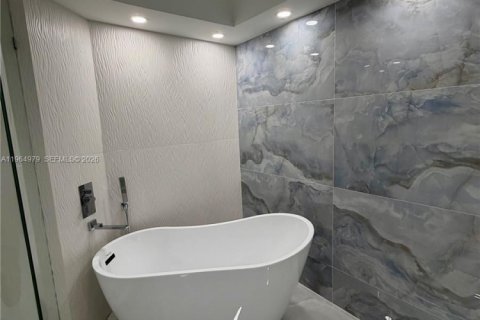 Condominio en alquiler en Hallandale Beach, Florida, 2 dormitorios, 181.62 m2 № 2026345 - foto 14