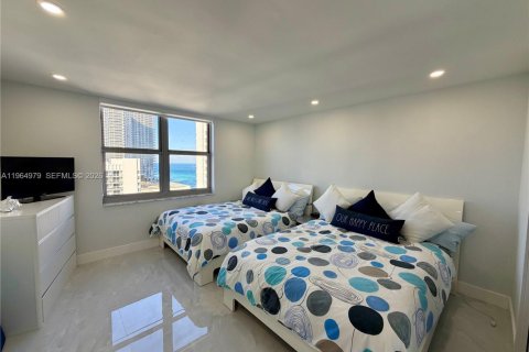 Condominio en alquiler en Hallandale Beach, Florida, 2 dormitorios, 181.62 m2 № 2026345 - foto 11