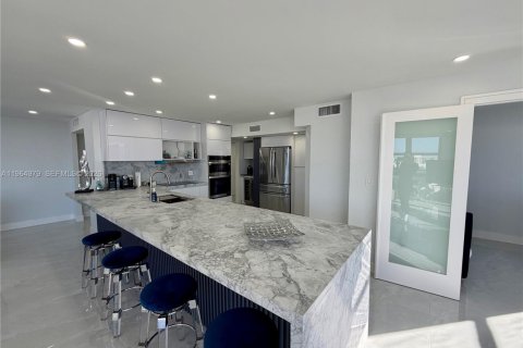 Condominio en alquiler en Hallandale Beach, Florida, 2 dormitorios, 181.62 m2 № 2026345 - foto 2