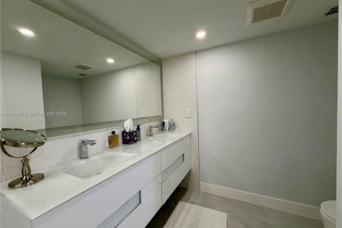 Condominio en alquiler en Hallandale Beach, Florida, 2 dormitorios, 181.62 m2 № 2026345 - foto 13