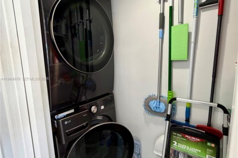 Condominio en alquiler en Hallandale Beach, Florida, 2 dormitorios, 181.62 m2 № 2026345 - foto 7