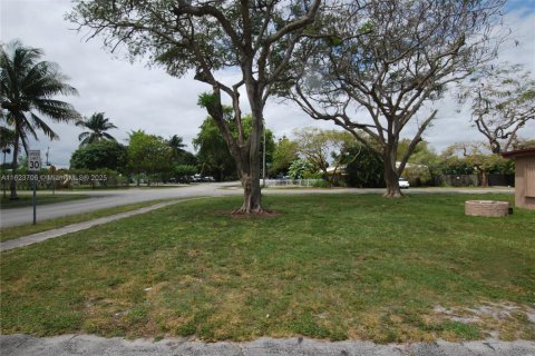 Casa en venta en North Miami Beach, Florida, 4 dormitorios, 118.54 m2 № 1309352 - foto 9