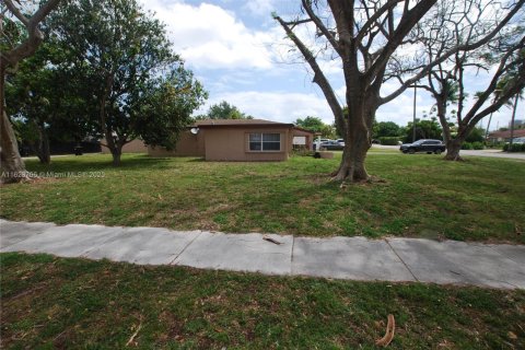 Casa en venta en North Miami Beach, Florida, 4 dormitorios, 118.54 m2 № 1309352 - foto 8