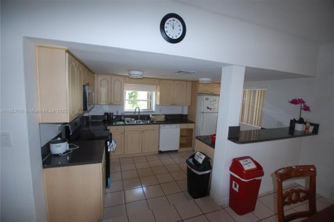 Casa en venta en North Miami Beach, Florida, 4 dormitorios, 118.54 m2 № 1309352 - foto 5