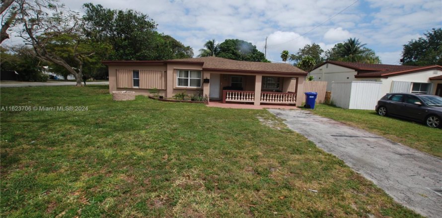 Casa en North Miami Beach, Florida 4 dormitorios, 118.54 m2 № 1309352