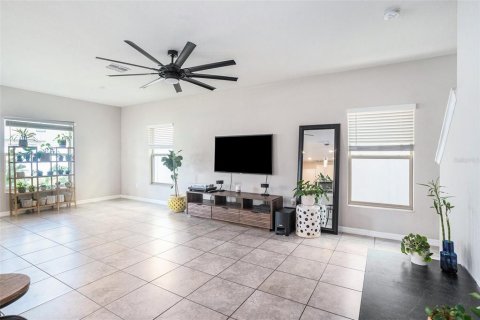 House in Tampa, Florida 4 bedrooms, 167.69 sq.m. № 1786783 - photo 7