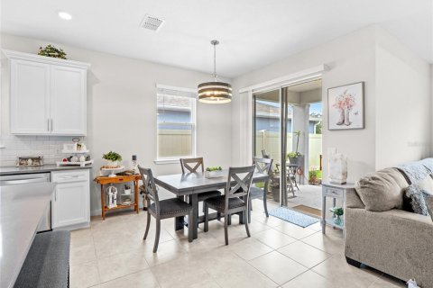 House in DeLand, Florida 4 bedrooms, 171.87 sq.m. № 2228042 - photo 13
