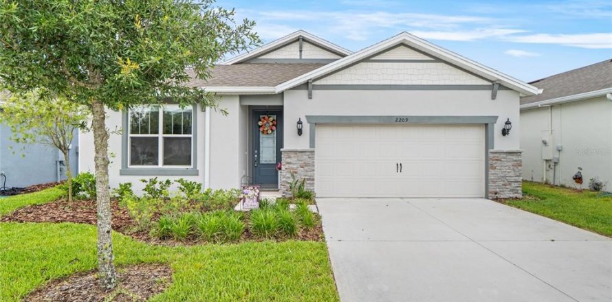 House in DeLand, Florida 4 bedrooms, 171.87 sq.m. № 2228042