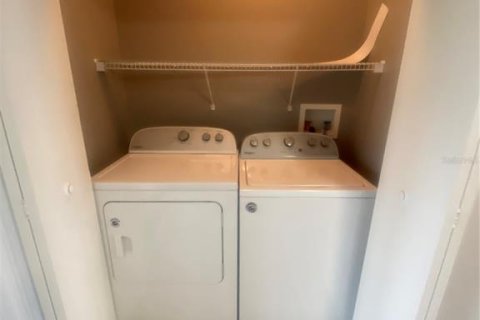 Townhouse in Brandon, Florida 2 bedrooms, 103.12 sq.m. № 1816129 - photo 8