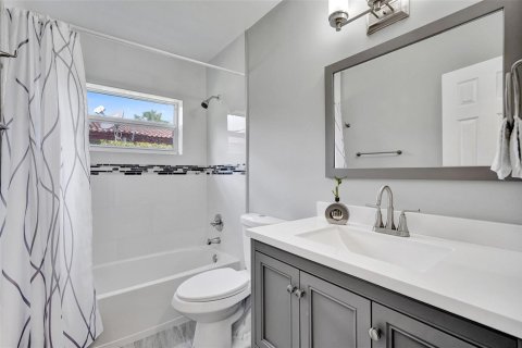 Commercial property in Coral Springs, Florida 191.29 sq.m. № 2083045 - photo 29