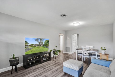 Commercial property in Coral Springs, Florida 191.29 sq.m. № 2083045 - photo 21