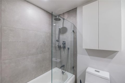 Condominio en alquiler en Miami, Florida, 2 dormitorios, 116.78 m2 № 1869923 - foto 19