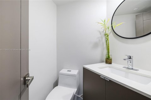 Condominio en alquiler en Miami, Florida, 2 dormitorios, 116.78 m2 № 1869923 - foto 15