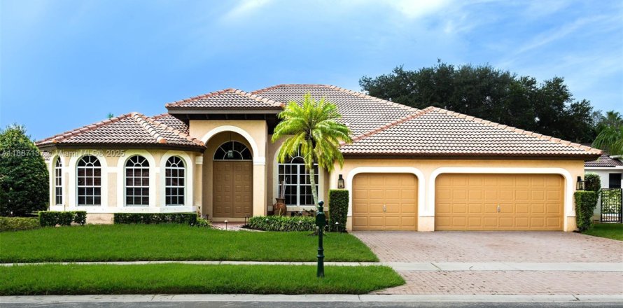 Дом в Мирамар, Флорида 5 спален, 310.29м2 № 1940971