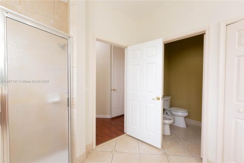 Снять в аренду виллу или дом в Мирамар, Флорида 5 спален, 310.29м2, № 1940971 - фото 15