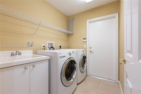 Снять в аренду виллу или дом в Мирамар, Флорида 5 спален, 310.29м2, № 1940971 - фото 19