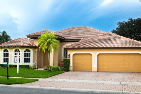 Снять в аренду виллу или дом в Мирамар, Флорида 5 спален, 310.29м2, № 1940971 - фото 3