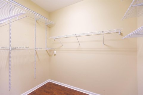 Снять в аренду виллу или дом в Мирамар, Флорида 5 спален, 310.29м2, № 1940971 - фото 12