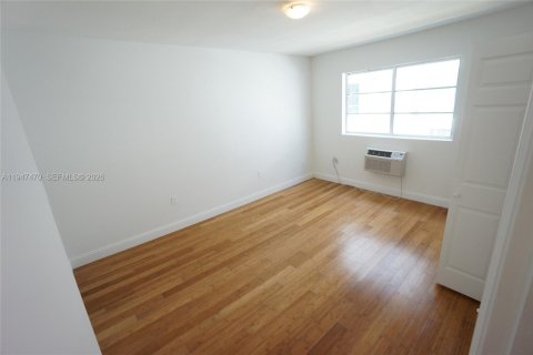 Condo in Miami Beach, Florida, 1 bedroom  № 2003390 - photo 15