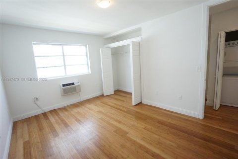 Condo in Miami Beach, Florida, 1 bedroom  № 2003390 - photo 13