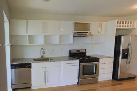 Condo in Miami Beach, Florida, 1 bedroom  № 2003390 - photo 9