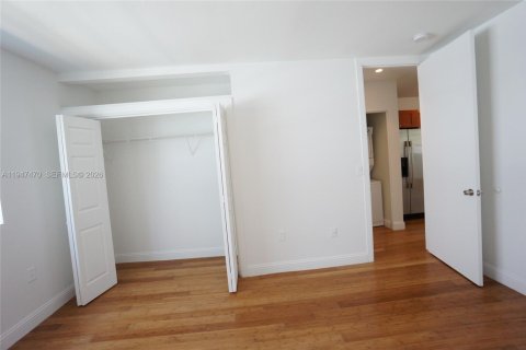 Condo in Miami Beach, Florida, 1 bedroom  № 2003390 - photo 14