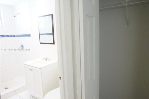 Condo in Miami Beach, Florida, 1 bedroom  № 2003390 - photo 12