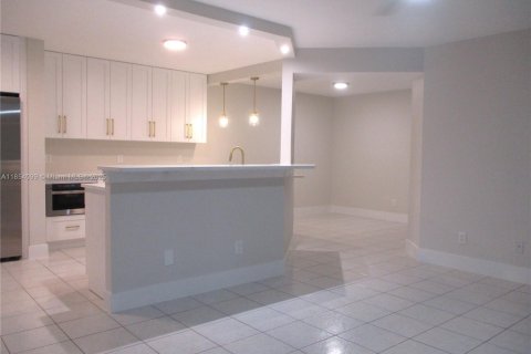 Condo in Stuart, Florida, 2 bedrooms  № 1878363 - photo 5