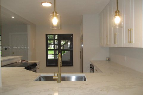 Condo in Stuart, Florida, 2 bedrooms  № 1878363 - photo 6