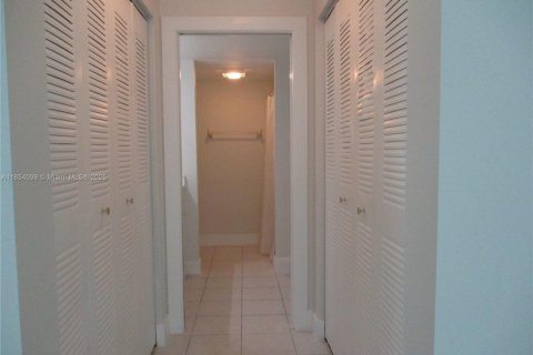 Condo in Stuart, Florida, 2 bedrooms  № 1878363 - photo 13