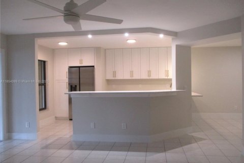 Condo in Stuart, Florida, 2 bedrooms  № 1878363 - photo 1