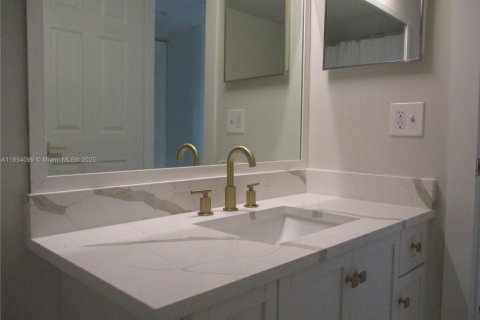Condo in Stuart, Florida, 2 bedrooms  № 1878363 - photo 10
