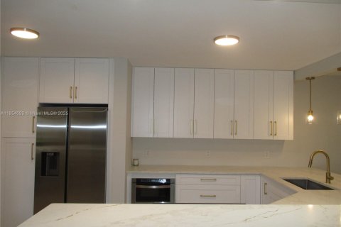 Condo in Stuart, Florida, 2 bedrooms  № 1878363 - photo 3