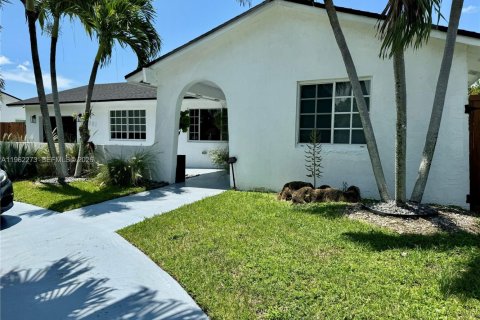 House in Miami, Florida 4 bedrooms, 124.67 sq.m. № 2024974
