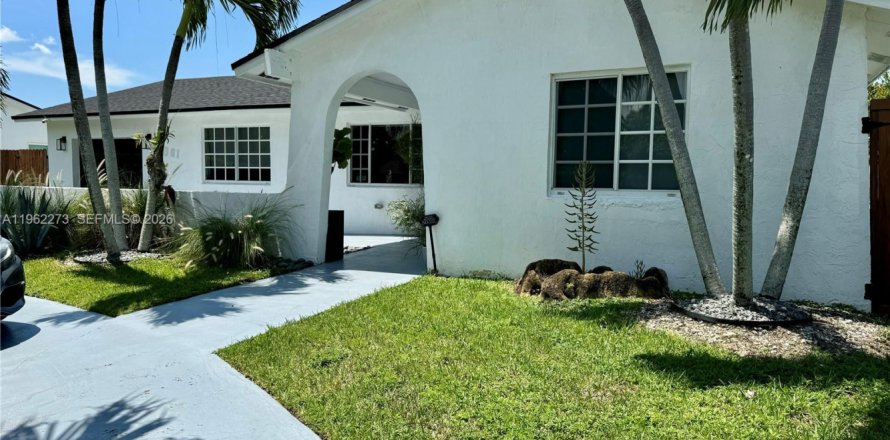 House in Miami, Florida 4 bedrooms, 124.67 sq.m. № 2024974