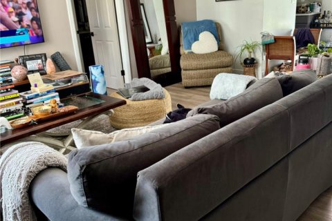 House in Miami, Florida 4 bedrooms, 124.67 sq.m. № 2024974 - photo 11