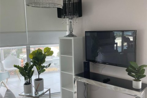 Condominio en venta en Miami Beach, Florida, 1 dormitorio, 49.24 m2 № 2034851 - foto 3