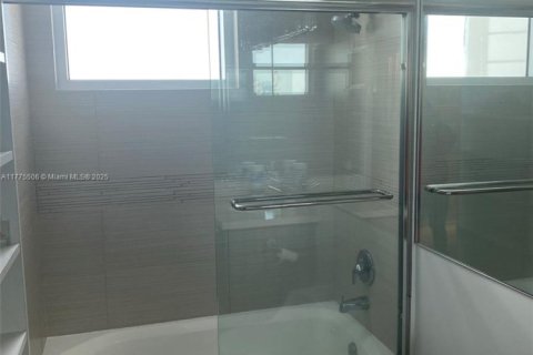 Condominio en venta en Miami Beach, Florida, 1 dormitorio, 49.24 m2 № 2034851 - foto 11