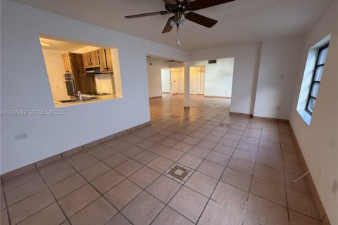 Casa en venta en Miami, Florida, 2 dormitorios, 132.39 m2 № 2058613 - foto 9