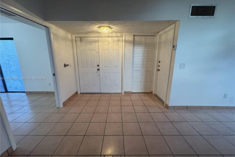 Casa en venta en Miami, Florida, 2 dormitorios, 132.39 m2 № 2058613 - foto 2