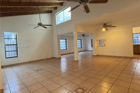 Casa en venta en Miami, Florida, 2 dormitorios, 132.39 m2 № 2058613 - foto 3