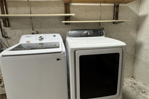 Casa en venta en Miami, Florida, 2 dormitorios, 132.39 m2 № 2058613 - foto 29