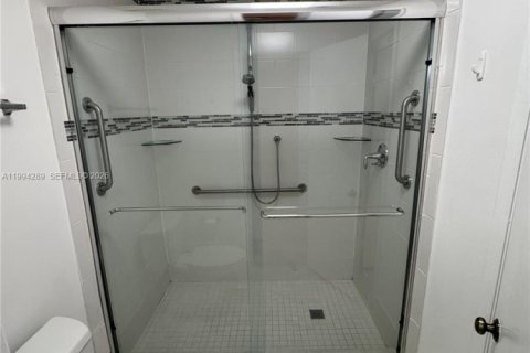 Casa en venta en Miami, Florida, 2 dormitorios, 132.39 m2 № 2058613 - foto 24