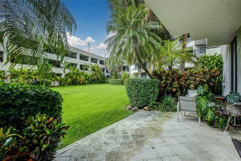 Condo in Aventura, Florida, 2 bedrooms  № 1960201 - photo 27