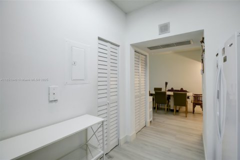 Condo in Aventura, Florida, 2 bedrooms  № 1960201 - photo 11