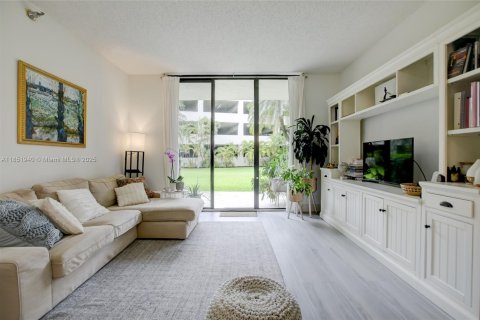 Condo in Aventura, Florida, 2 bedrooms  № 1960201 - photo 1