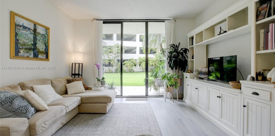 Condo in Aventura, Florida, 2 bedrooms  № 1960201